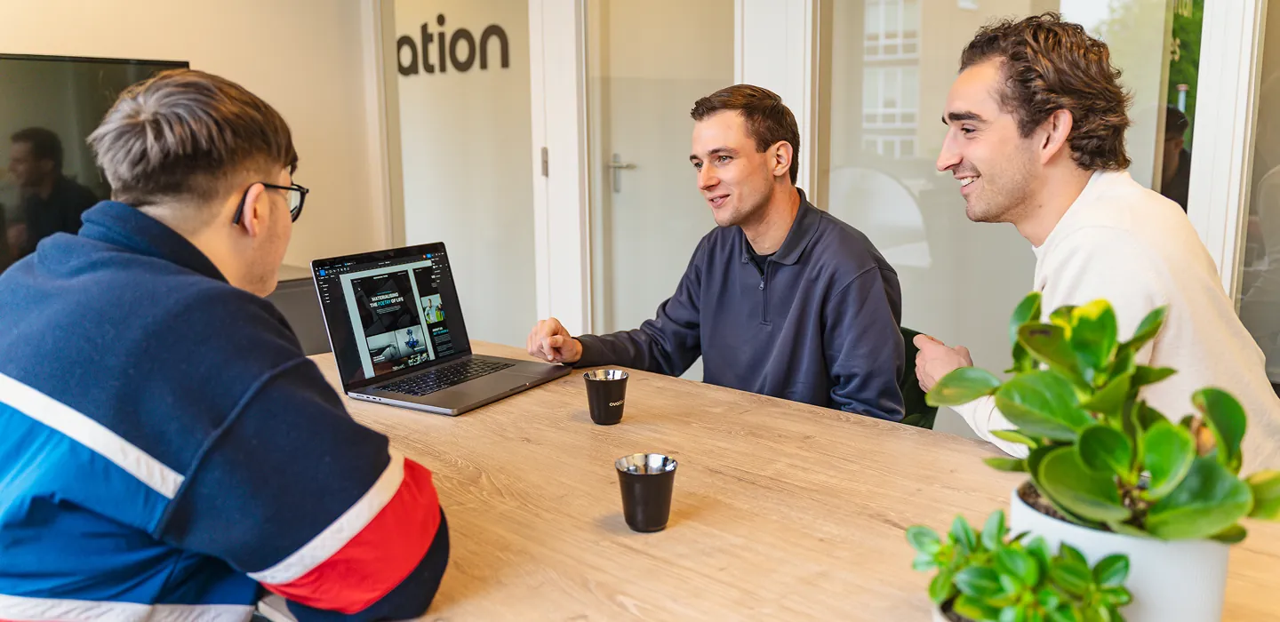 Overleg tussen Ovation en een klant over digitale strategie van maakbedrijf